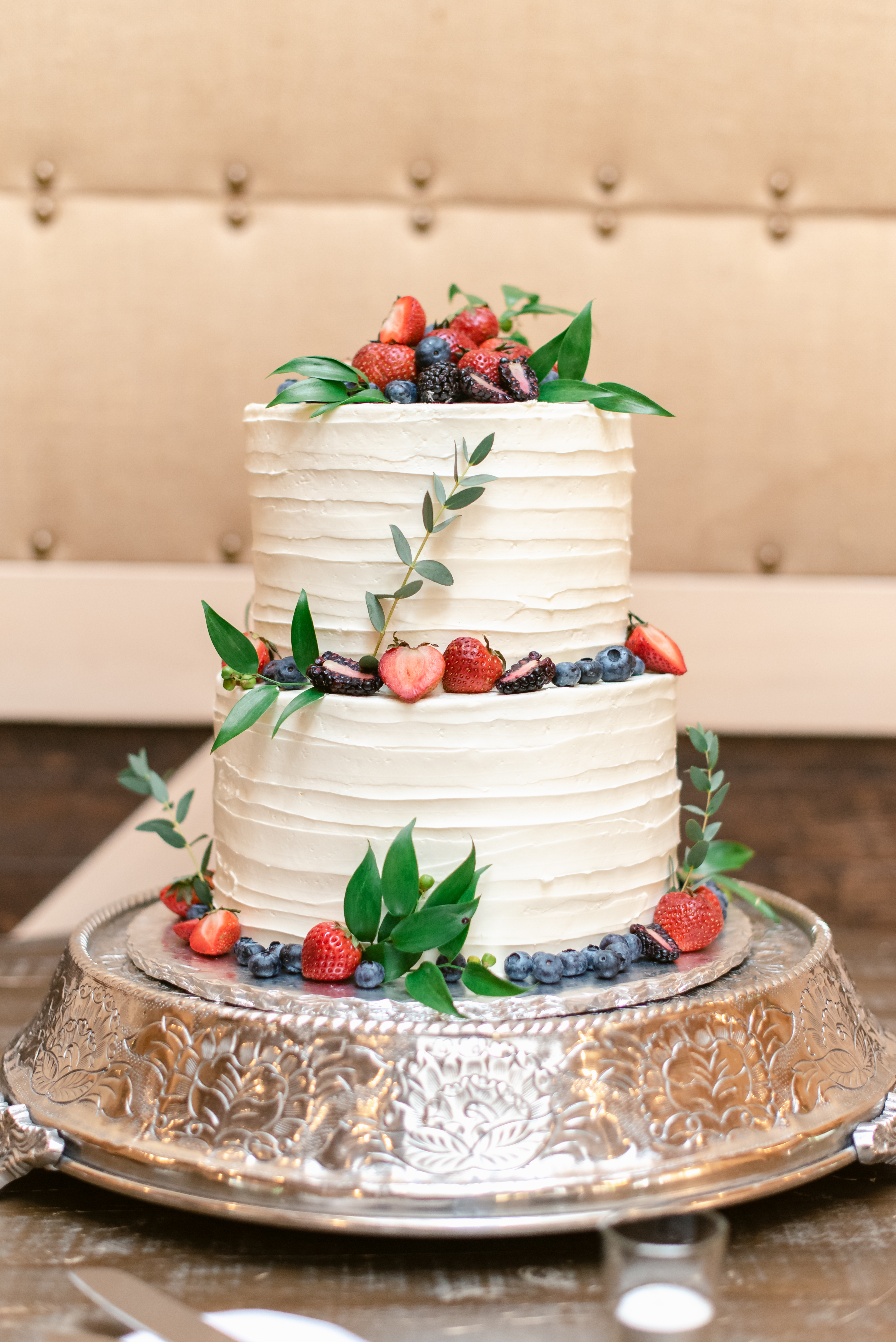 2 layer wedding cake with fruit