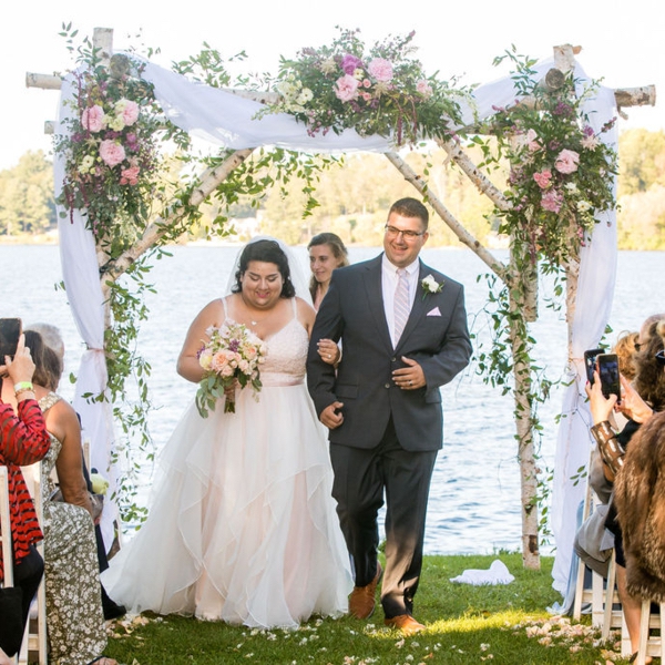 Liz & Antonio at @interlaken_inn @countrygardenersflorist 

#ericlimonphotography
.
.
.
#weddingvenue #berkshireweddingphotographer #berkshirewedding #berkshirebride #weddingphotography #weddingphotographer #weddingphotos #realwedding #wedding #weddi